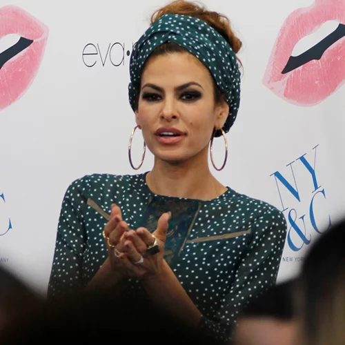 Eva Mendes: Σε σπάνια επίσημη εμφάνιση!