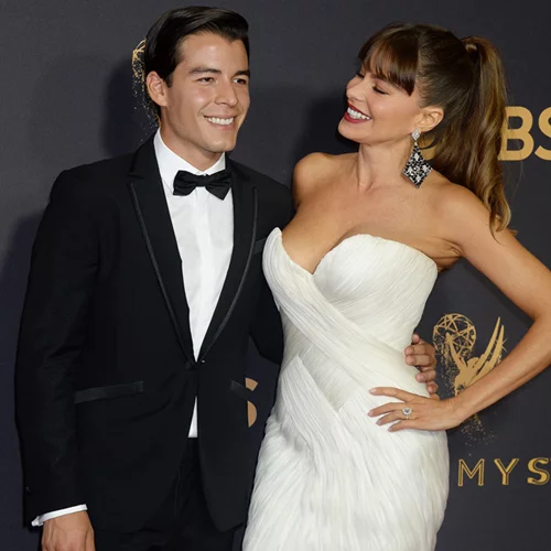 Sofia Vergara: Με τον 26χρονο γιο της στο κόκκινο χαλί των Emmy Awards