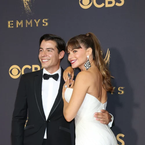 Emmy Awards 2017 | Όλα όσα είχε μέσα τη gift bag που παρέλαβαν οι καλεσμένοι