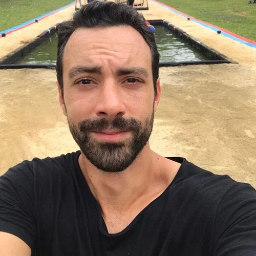 Σάκης Τανιμανίδης | Η selfie με την Χριστίνα Μπόμπα και τους κουμπάρους