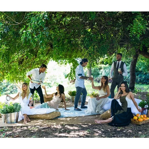 7 ξεχωριστές προσωπικότητες σε ένα ανατρεπτικό picnic στον pop-up κήπο της Belvedere Vodka