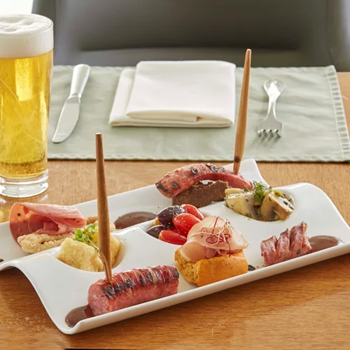 Στο ξενοδοχείο ΤΙΤΑΝΙΑ θα απολαύσεις υπέροχες ελληνικές γεύσεις