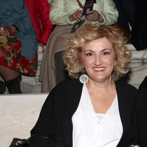 Υρώ Μανέ | Εσύ έχεις δει την κούκλα κόρη της;