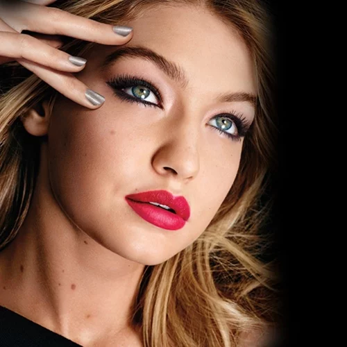 Η Gigi Hadid θα κυκλοφορήσει την δική της σειρά μακιγιάζ!