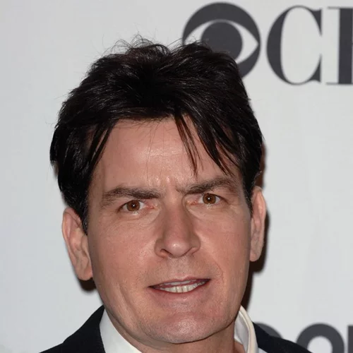 O Charlie Sheen κατηγορείται για φόνο!
