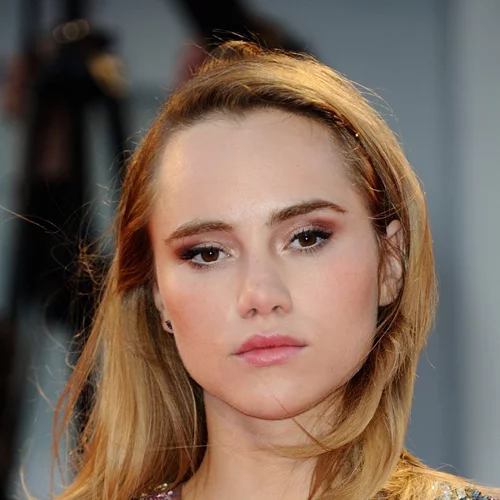 Το μυστικό της Suki Waterhouse για τέλειο δέρμα είναι κάτι που δεν περιμέναμε!