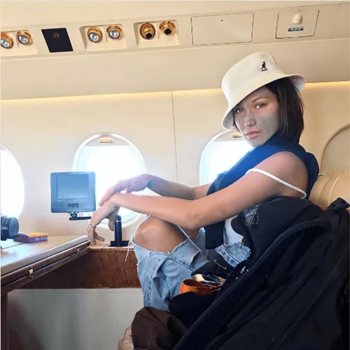 Είναι το νέο trend να ποζάρεις με την μάσκα προσώπου σου;