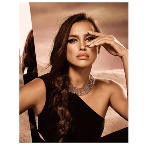 Irina Shayk: Ποζάρει σαν άλλη Κλεοπάτρα για τη Vogue