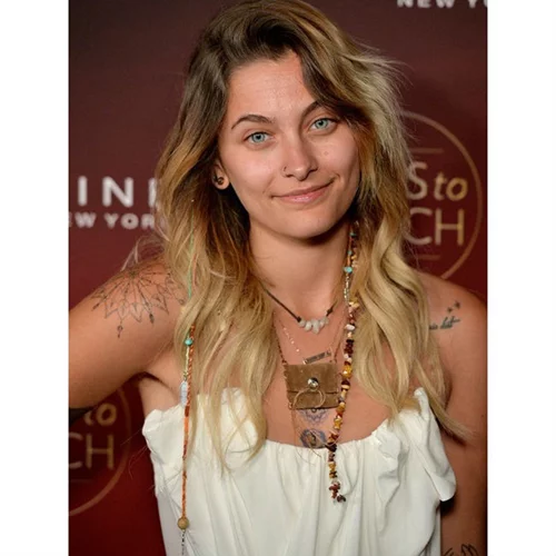 Paris Jackson: Με αρχαιοελληνικό look και χωρίς ίχνος μακιγιάζ!