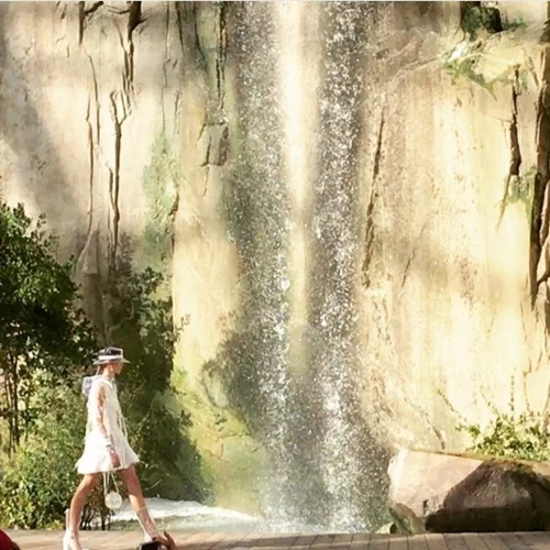 Chanel Άνοιξη/ Καλοκαίρι 2018 | Ένας τεράστιος καταρράκτης μέσα στο Grand Palais!