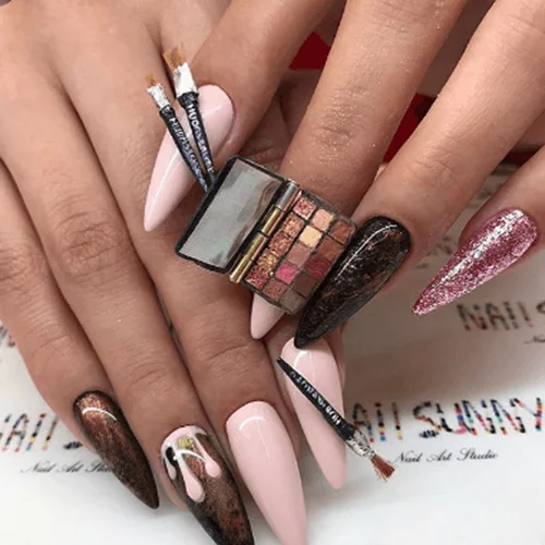 Πώς θα έχεις την αγαπημένη σου παλέτα διαρκώς μαζί σου (hint: σούπερ nail art)