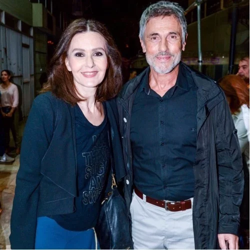 Λαμπερές παρουσίες στην πρεμιέρα του Γιάννη Μπέζου και της Δάφνης Λαμπρόγιαννη