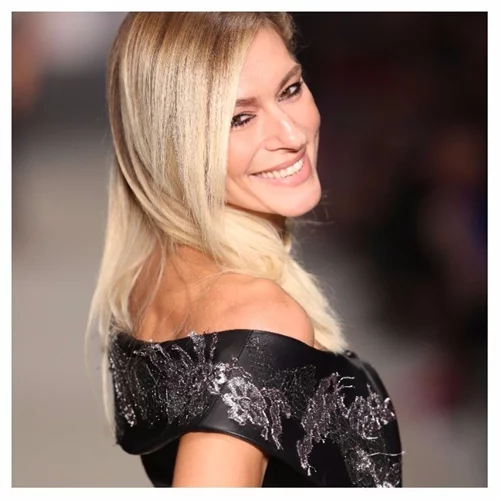 Ζέτα Δούκα: Έλαμψε στην πασαρέλα - Δες εντυπωσιακές εικόνες