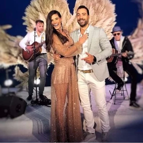 Σάκης Τανιμανίδης - Χριστίνα Μπόμπα: Χαλαρή βόλτα και ψώνια για το λαμπερό ζευγάρι