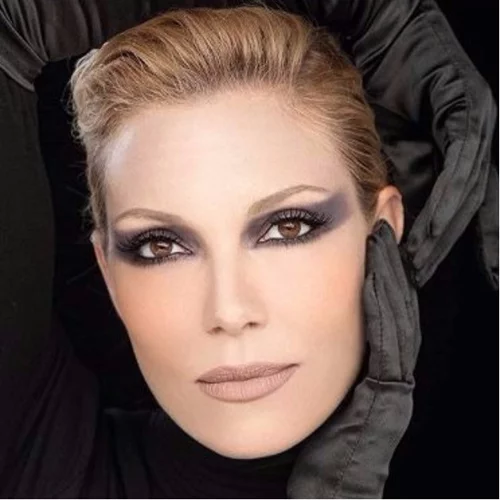 Βίκυ Καγιά: Λαμπερή εμφάνιση στον 6ο μήνα της εγκυμοσύνης της