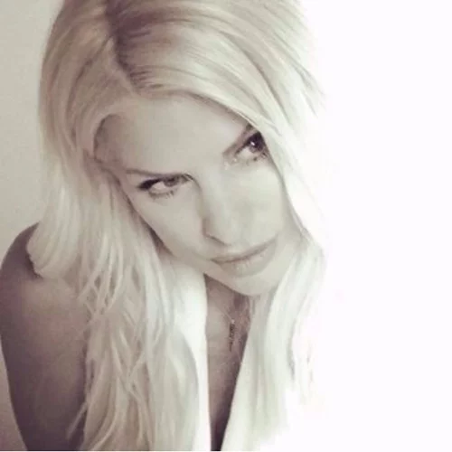 Ελένη Μενεγάκη: Ποιος εισέβαλε στο καμαρίνι της λίγο πριν την πρεμιέρα;