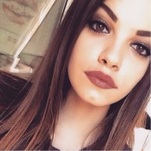 Τζένη Καζάκου: Η εγγονή της Τζένης Καρέζη μας έχει κάνει να τα χάσουμε