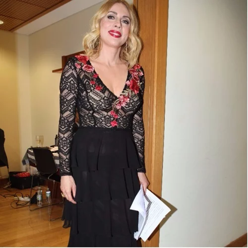 Σμαράγδα Καρύδη: Βραδινή εμφάνιση στο Ηρώδειο