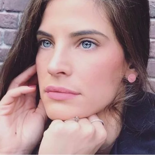 Χριστίνα Μπόμπα: Ποζάρει με την κούκλα αδερφή της και ξετρελαίνει το Instagram