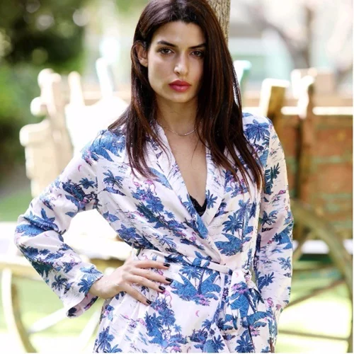 Τόνια Σωτηροπούλου: Χαμογελαστή και με casual look στο Κολωνάκι