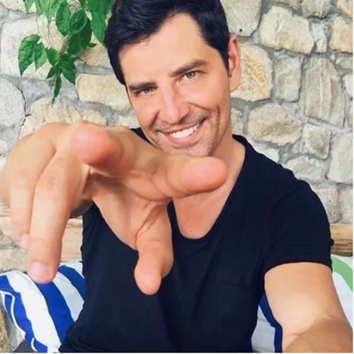 Μία selfie του Σάκη Ρουβά ήταν αρκετή για να ξετρελάνει το Instagram