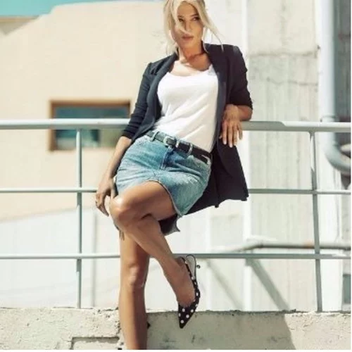 Φαίη Σκορδά: Βόλτα στην Βουλιαγμένη με τους γιους της