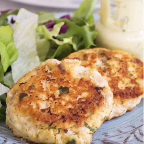 Μπιφτέκια σολομού με σος γιαουρτιού