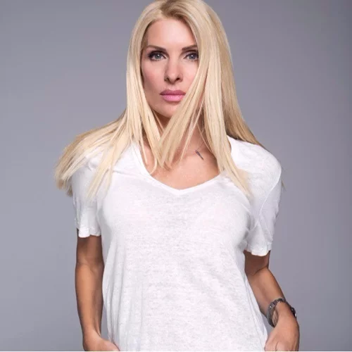 Ελένη Μενεγάκη: Νέες εντυπωσιακές λήψεις από την επίσημη φωτογράφιση για την εκπομπή της