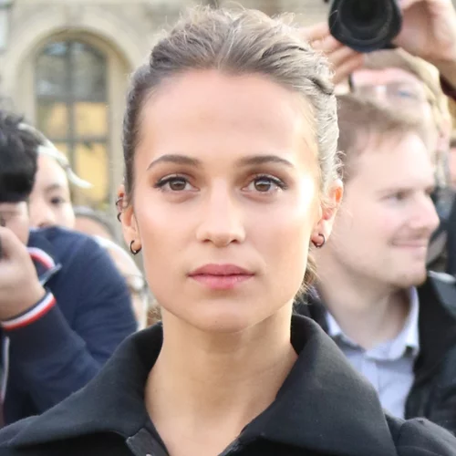 Alicia Vikander: Έτσι θα έμοιαζε το νυφικό της στο (φημολογούμενο) γάμο της;