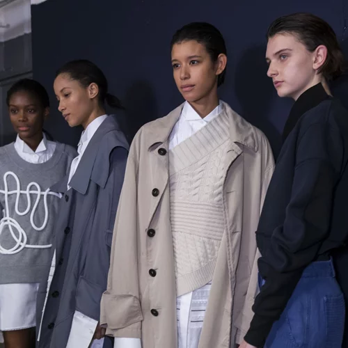 Trench coat: Δες πώς θα το συνδυάσεις από το πρωί μέχρι το βράδυ