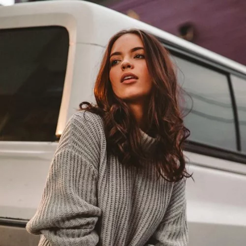 Είναι αυτή η κοπέλα η νέα σωσίας της Angelina Jolie;