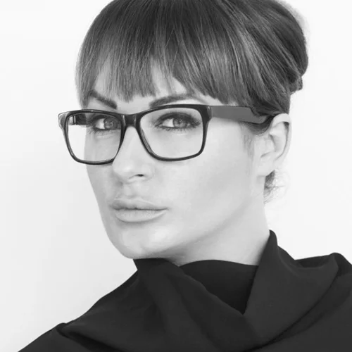 MIA AESTHETICS: Έφερε την αισθητική επανάσταση στην Ελλάδα