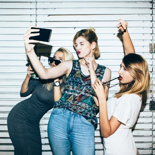 Οι στιγμές είναι πολύτιμες, γιατί να μην τις έχεις για πάντα;