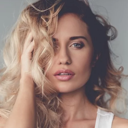 Γιατί χάνω μαλλιά; To περίεργο προειδοποιητικό σημάδι και τι να κάνεις!