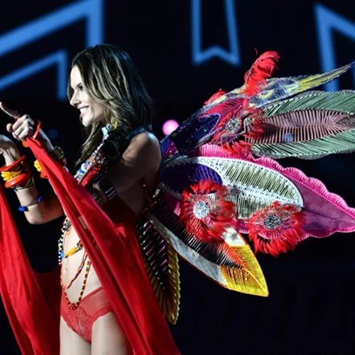 Victoria's Secret Fashion Show | Οι πιο εντυπωσιακές φωτογραφίες του χτεσινοβραδινού show!