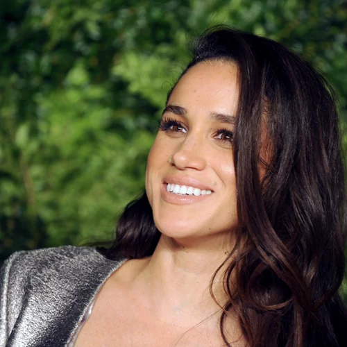 Όταν η Meghan Markle πόζαρε έξω από το παλάτι του Buckingham