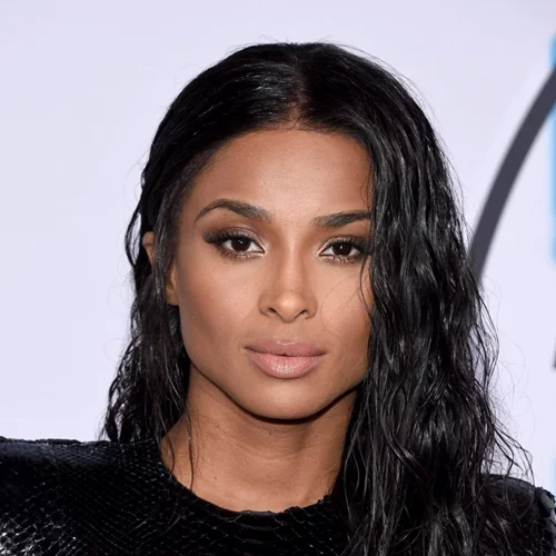 Κοιμόμαστε και ονειρευόμαστε τα μαλλιά της Ciara.. Θα τα τολμούσες;