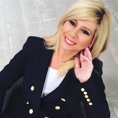 Ζήνα Κουτσελίνη | Στόλισε το Χριστουγεννιάτικο δέντρο μαζί με την κόρη της