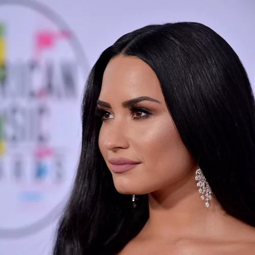 AMAs 2017: Μάθε ποια 2 trends υιοθέτησαν - πραγματικά - όλες οι celebs και... μερικές εξαιρέσεις!