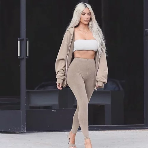 Η Kim Kardashian μας δείχνει την απίστευτα αδύνατη μέση της!