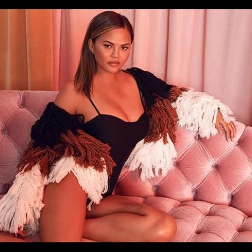 Baby boom! H Chrissy Teigen περιμένει το δεύτερο παιδί της!