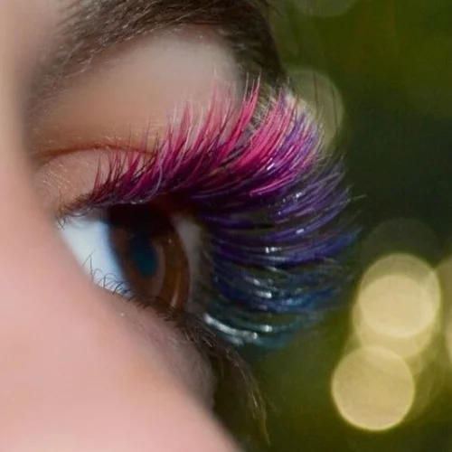 Βάψε τα μαλλιά σου ίδια απόχρωση με τις βλεφαρίδες σου. Τι; Δεν το έχεις κάνει ακόμα;