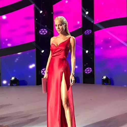 Οι επώνυμες Ελληνίδες ψηφίζουν ΚΟΚΚΙΝΟ!