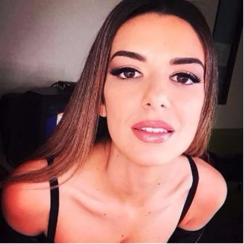 Νικολέττα Ράλλη | Με άψογο look σε θεατρική βραδιά