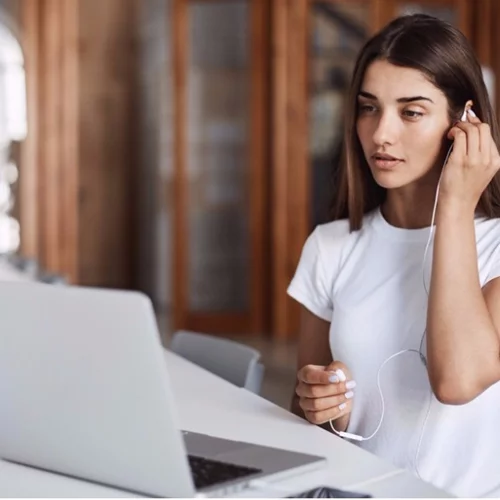 Ανάλυσέ Το | Πόσο αποτελεσματικές είναι οι διαδικτυακές συνεδρίες;