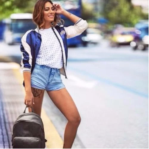 Πρόβα νυφικού για την Ευρυδίκη Βαλαβάνη