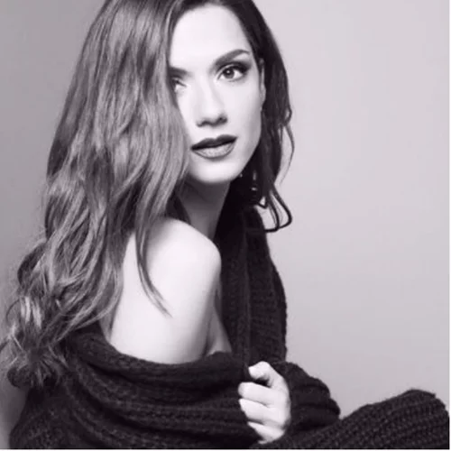 Βάσω Λασκαράκη | Πιο ανανεωμένη και sexy από ποτέ