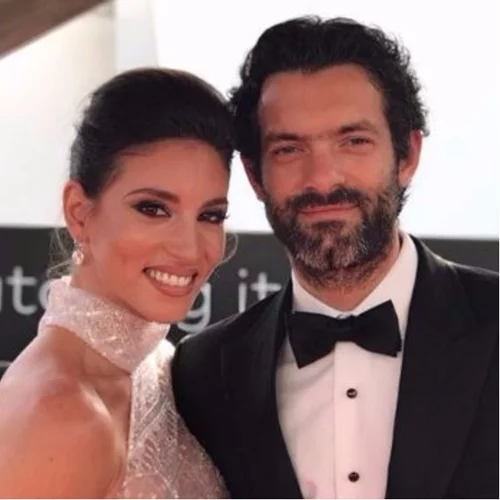 Αθηνά Οικονομάκου - Φίλιππος Μιχόπουλος: Η πρώτη δημόσια κοινή εμφάνιση μετά την αποκάλυψη της εγκυμοσύνης