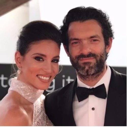 Παντρεύτηκε η Αθηνά Οικονομάκου! Δες την πρώτη φωτογραφία από τον γάμο της