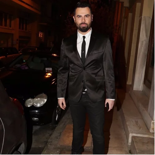 Γιώργος Παπαδόπουλος | Βραδινή έξοδος με την κούκλα σύντροφό του